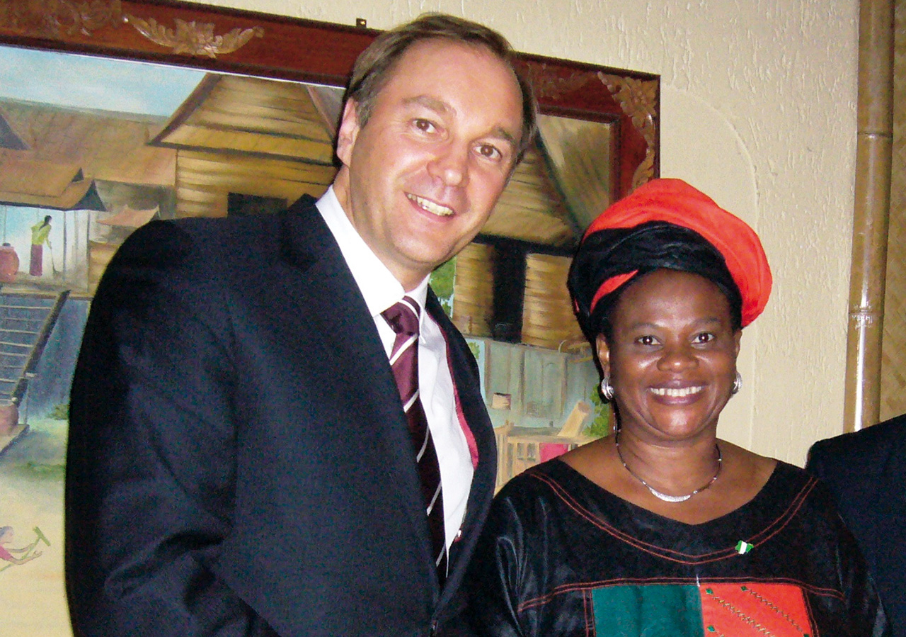 … der Ministerin für Information und Kommunikation der Republik Nigeria, Prof. Dora Akunyili.
